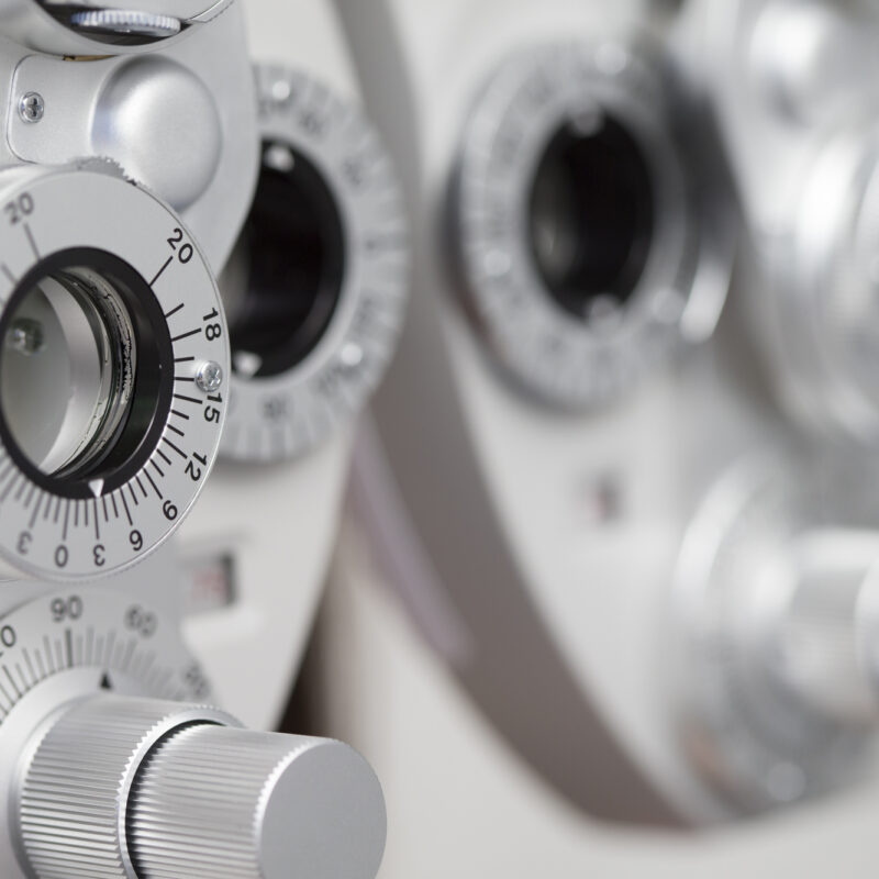 james-bontoft-optometrist-eye-test-machine-4