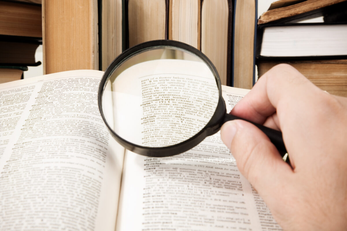 james-bontoft-optometrist-magnifying-glass